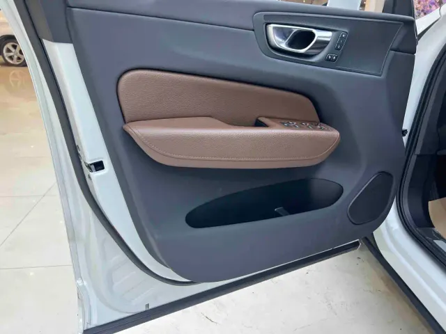 Volvo XC60 — Фото автомобиля 5