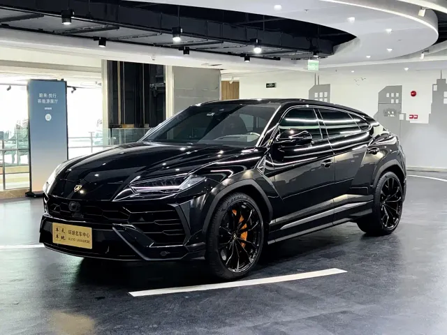 Фотография автомобиля — Lamborghini Urus