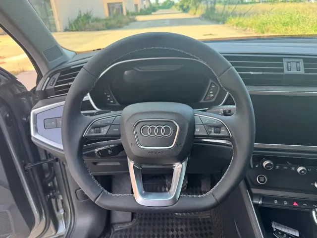 Audi Q3 — Фото автомобиля 10