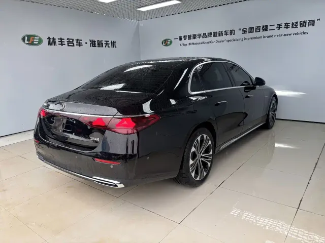 Mercedes-Benz E-Class — Фото автомобиля 4