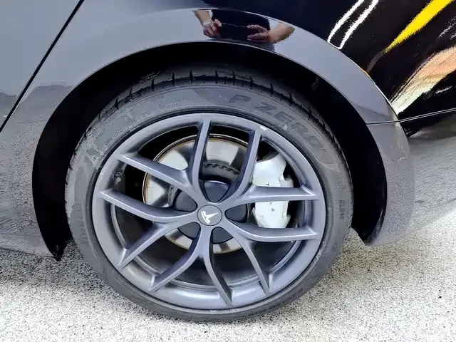 Tesla Model 3 — Фото автомобиля 8
