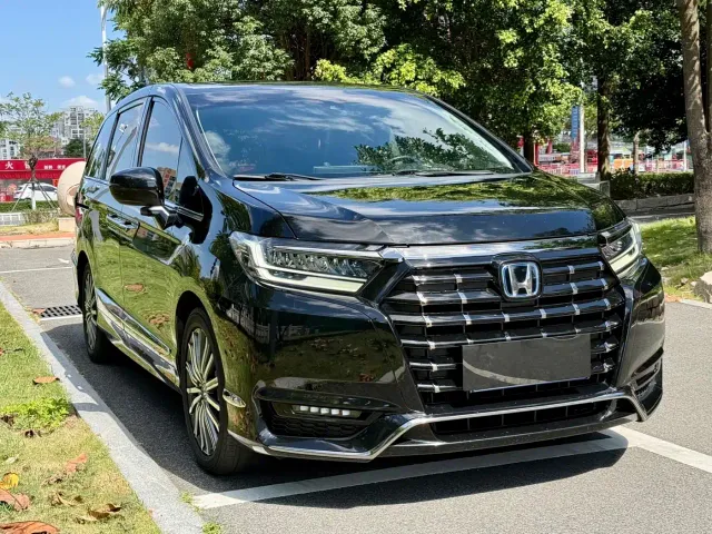 Honda Elysion — Фото автомобиля 3