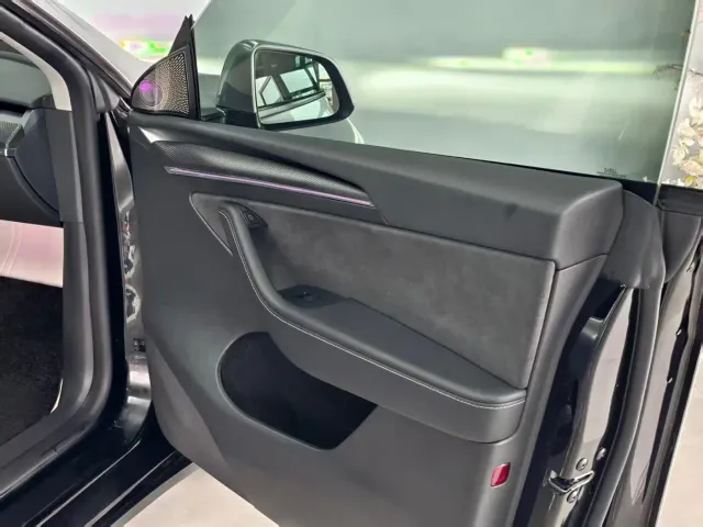 Tesla Model Y — Фото автомобиля 18