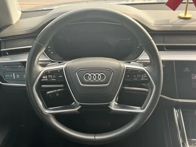 Audi A8 — Фото автомобиля 6