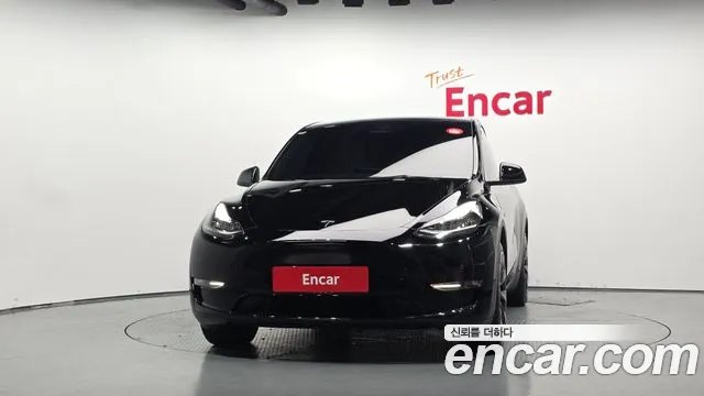 Tesla Model Y — Фото автомобиля 3