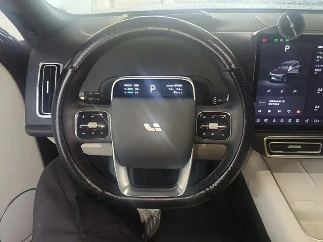 Li Auto L8 — Фото автомобиля 10