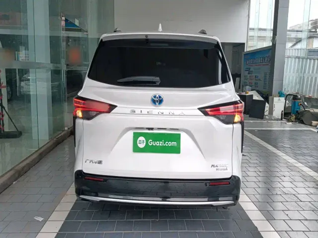 Toyota Sienna — Фото автомобиля 3