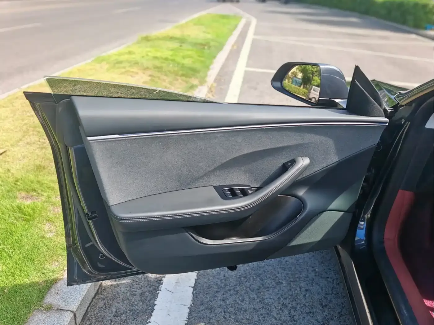 Tesla Model 3 2025 Model Rear-Wheel Drive Edition — Фото автомобиля 5