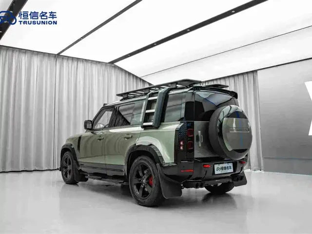 Land Rover Defender — Фото автомобиля 7