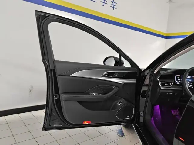 Hongqi H5 — Фото автомобиля 7
