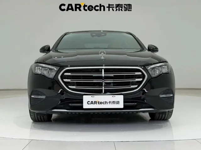 Mercedes-Benz E-Class — Фото автомобиля 2