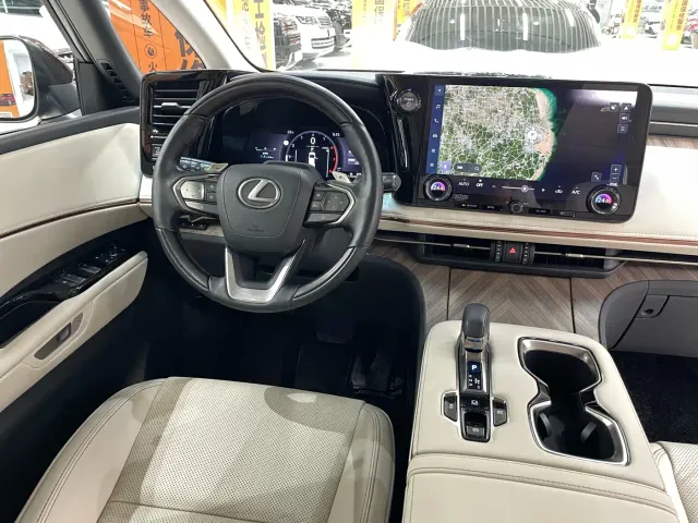 Lexus LM — Фото автомобиля 9