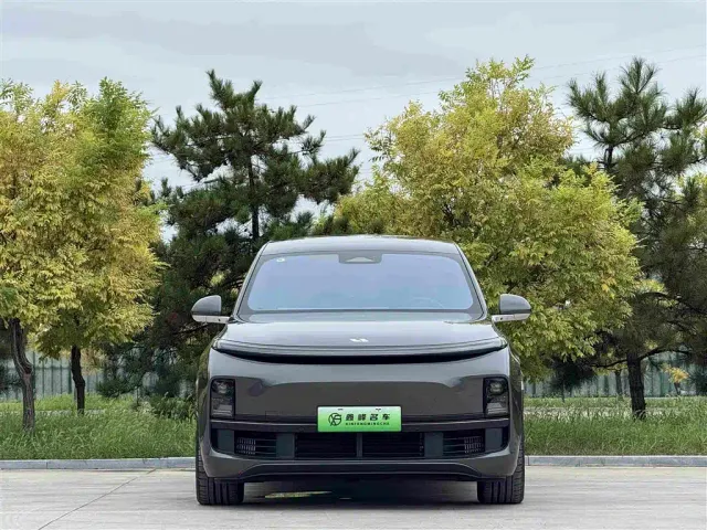 Li Auto L8 — Фото автомобиля 2
