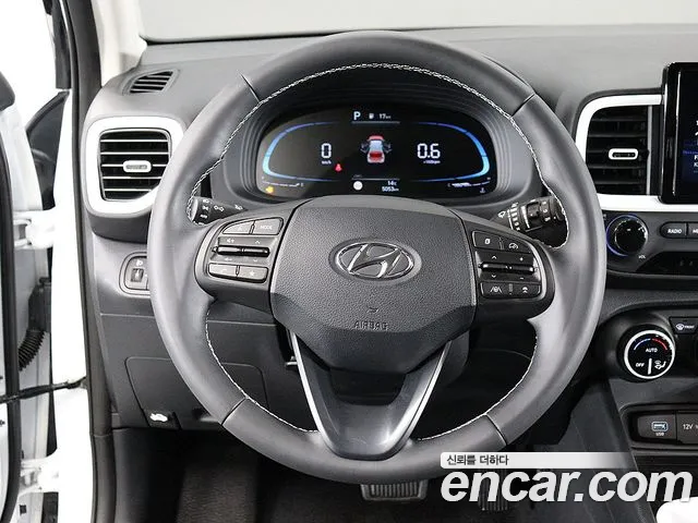 Hyundai Venue — Фото автомобиля 12