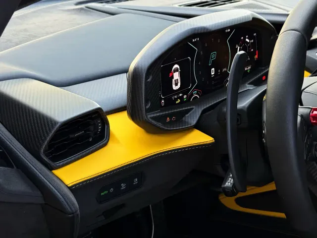 Lamborghini Revuelto — Фото автомобиля 11