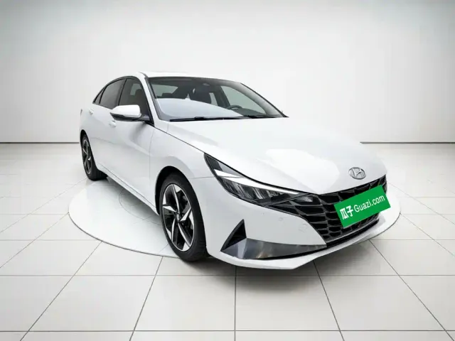 Hyundai Elantra — Фото автомобиля 3