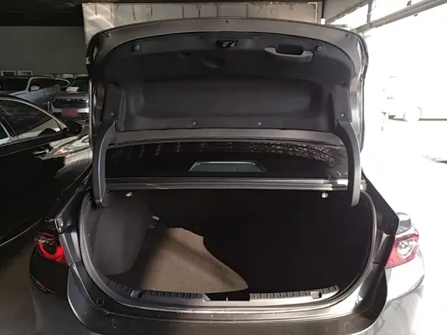 Mazda Axela — Фото автомобиля 18