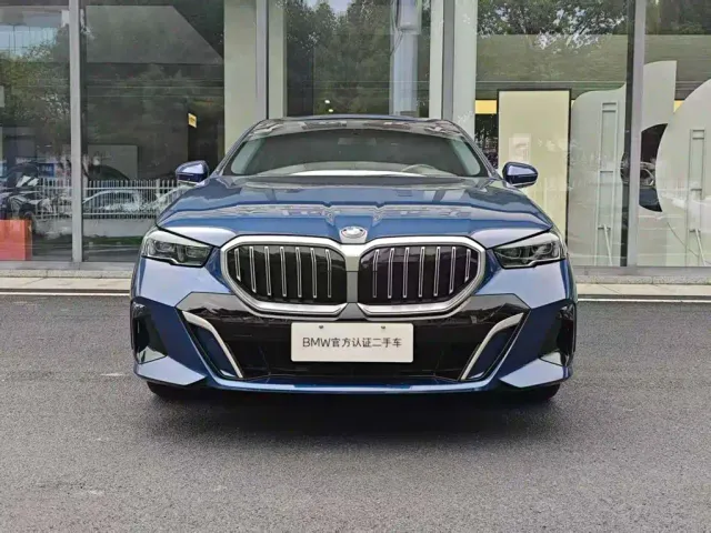 BMW 5 Series — Фото автомобиля 3