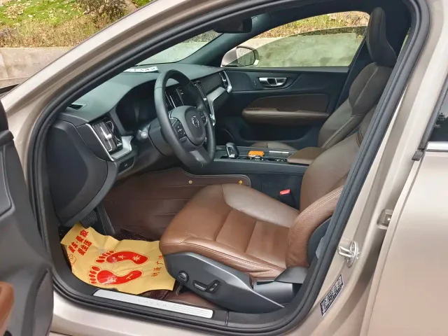 Volvo S60 — Фото автомобиля 4