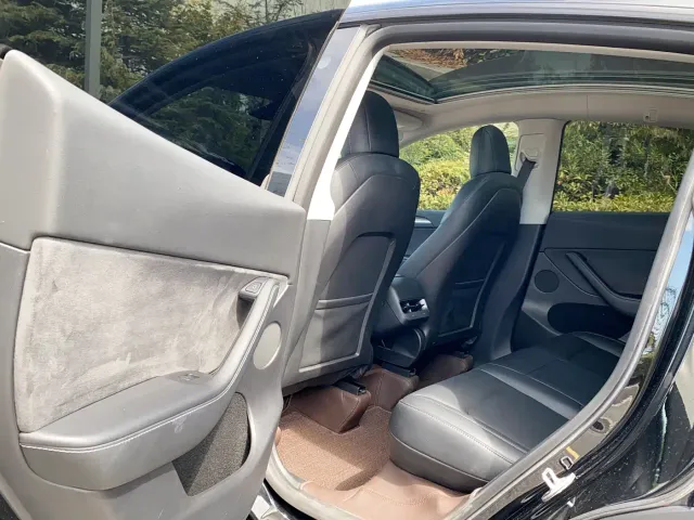 Tesla Model Y — Фото автомобиля 14
