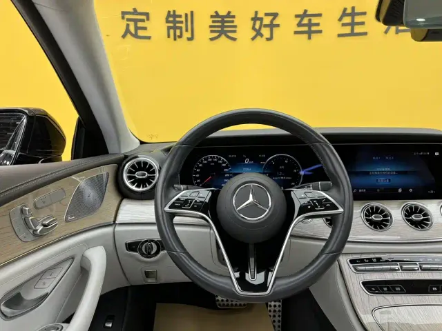 Mercedes-Benz CLS-Class — Фото автомобиля 12