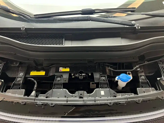 Xpeng X9 — Фото автомобиля 13