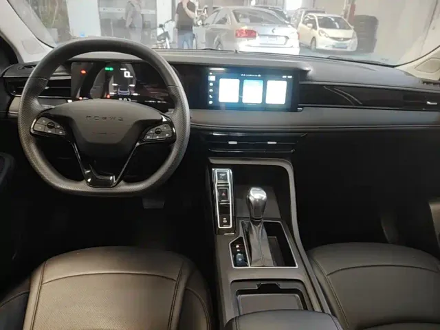 Roewe i5 — Фото автомобиля 9
