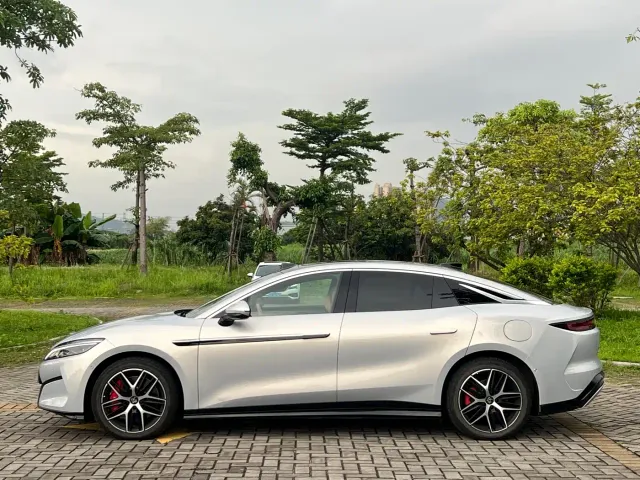 BYD Han L — Фото автомобиля 4
