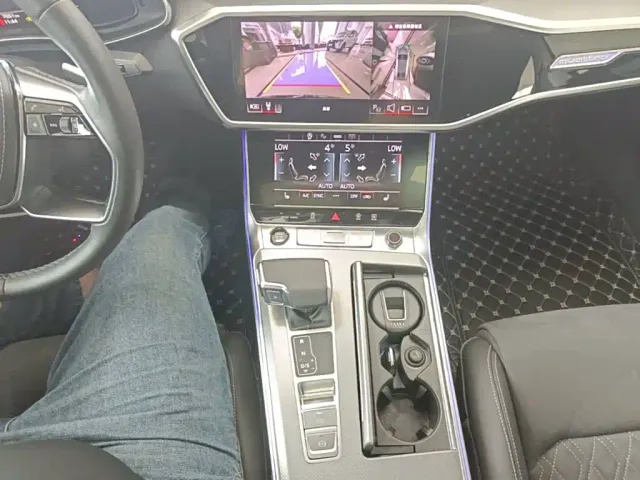 Audi A7L — Фото автомобиля 13