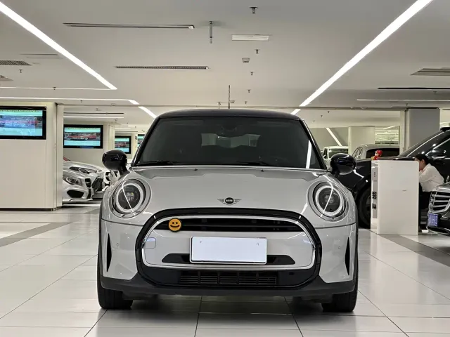 MINI Hatch — Фото автомобиля 2