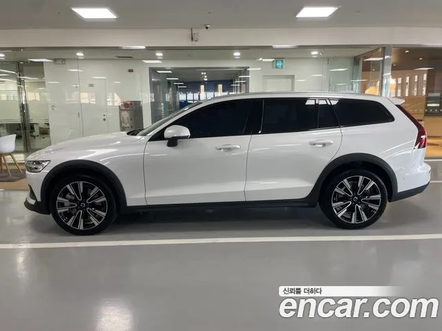 Volvo V60 — Фото автомобиля 14