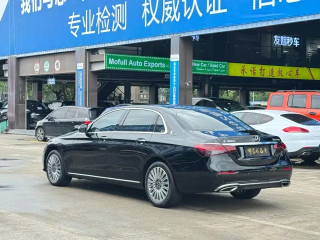 Mercedes-Benz E-Class — Фото автомобиля 20