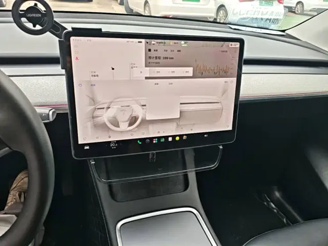 Tesla Model Y — Фото автомобиля 12