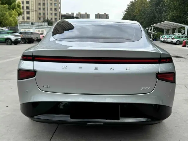 Xpeng P7 — Фото автомобиля 5