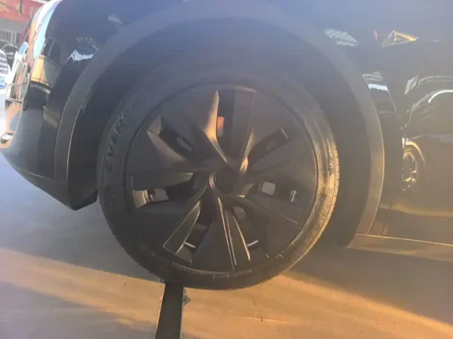 Tesla Model Y — Фото автомобиля 22