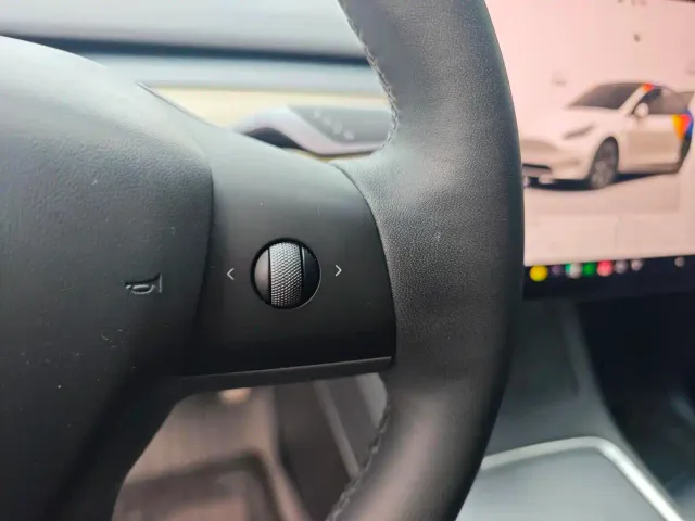 Tesla Model Y — Фото автомобиля 10