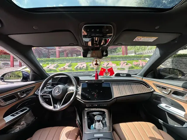 Mercedes-Benz E-Class — Фото автомобиля 4
