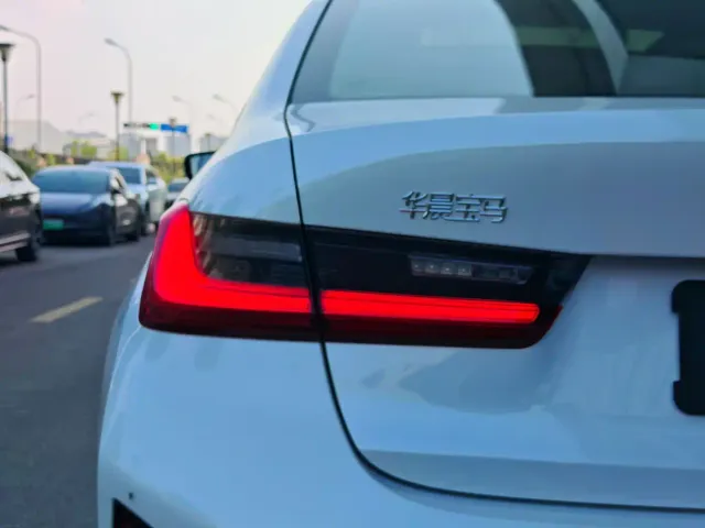 BMW 3 Series — Фото автомобиля 8