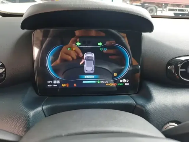 Leapmotor Leapmotor T03 2022 Golden Glory Edition — Фото автомобиля 11