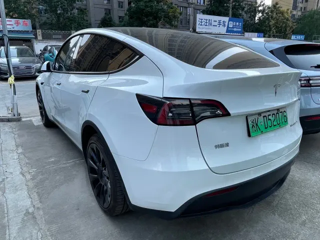 Tesla Model Y — Фото автомобиля 7