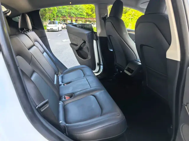 Tesla Model Y — Фото автомобиля 9