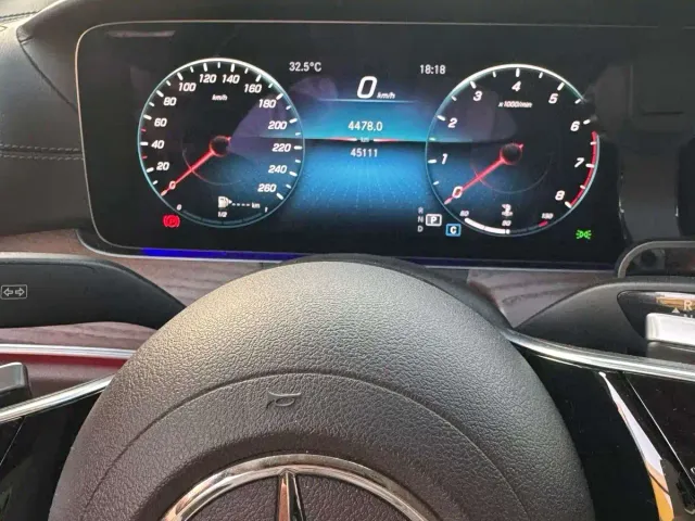 Mercedes-Benz E-Class — Фото автомобиля 11