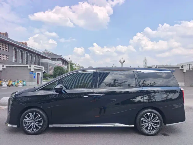 GAC Trumpchi M8 — Фото автомобиля 3