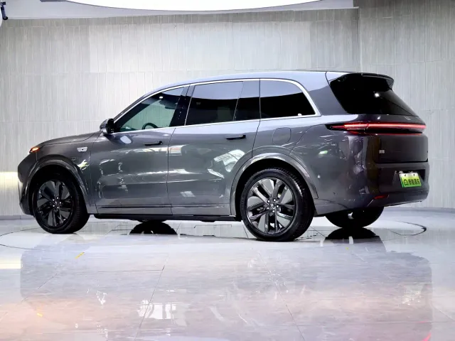 Li Auto L8 — Фото автомобиля 5