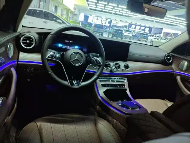 Mercedes-Benz E-Class — Фото автомобиля 2