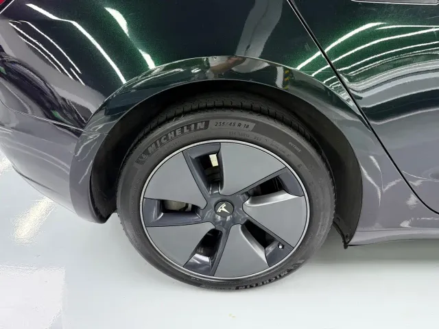Tesla Model 3 — Фото автомобиля 11