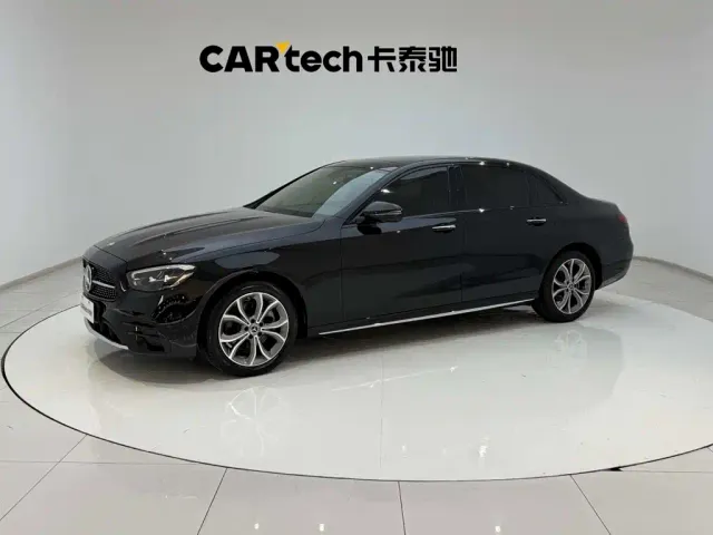 Фотография автомобиля — Mercedes-Benz E-Class