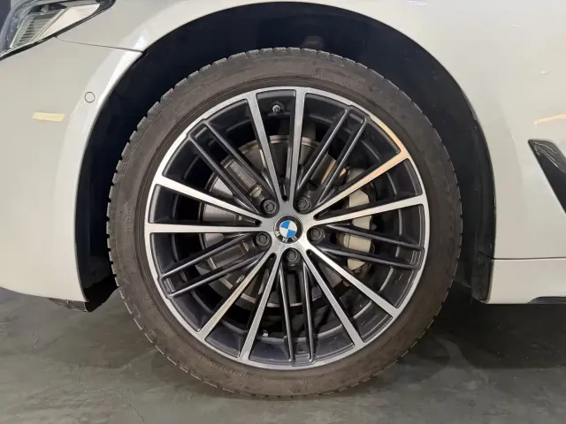 BMW 5 Series — Фото автомобиля 3