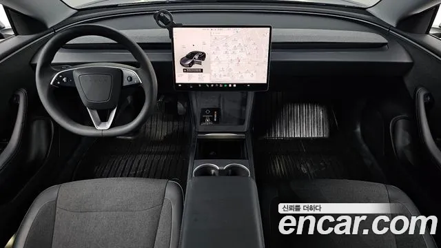 Tesla Model 3 — Фото автомобиля 10