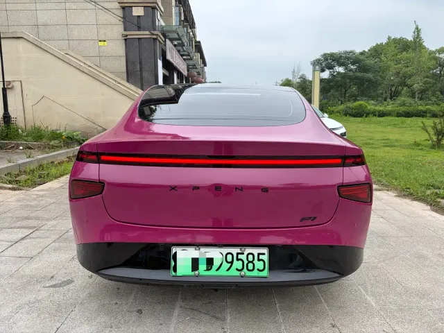 Xpeng P7 — Фото автомобиля 11